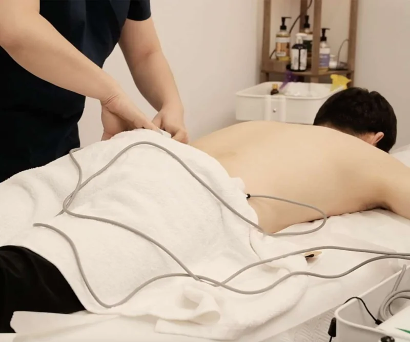 A back treatment using bioelectrical equipment